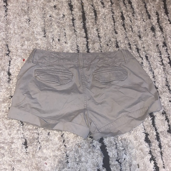 Old navy grey shorts size 4 1/2 in women’s - Picture 2 of 2